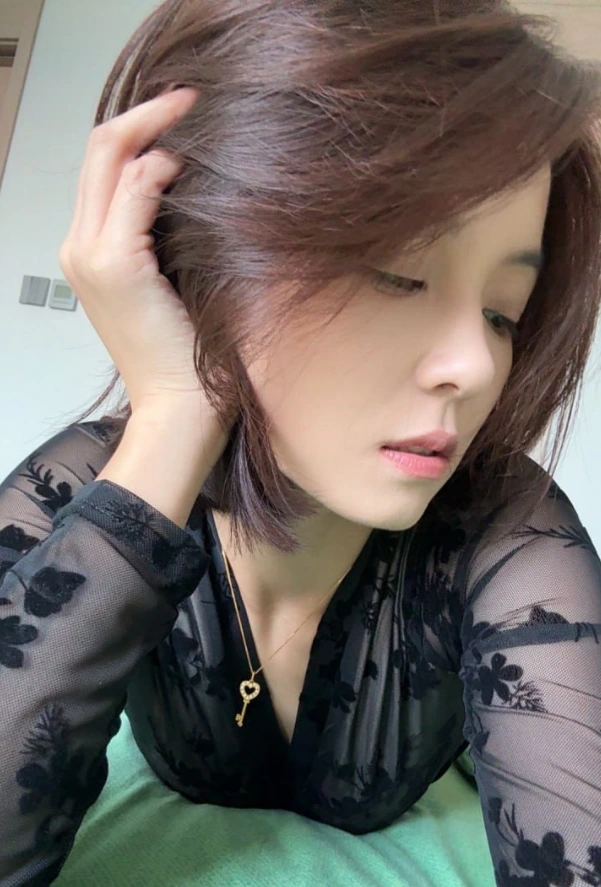 孬子妹 – 铁粉空间写真&视频合集【持续更新中】-1